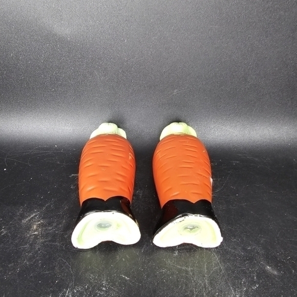 Vintage carrot salt and‎ pepper shakers - Picture 3 of 3